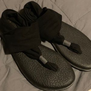 Sanuk Yoga Slings